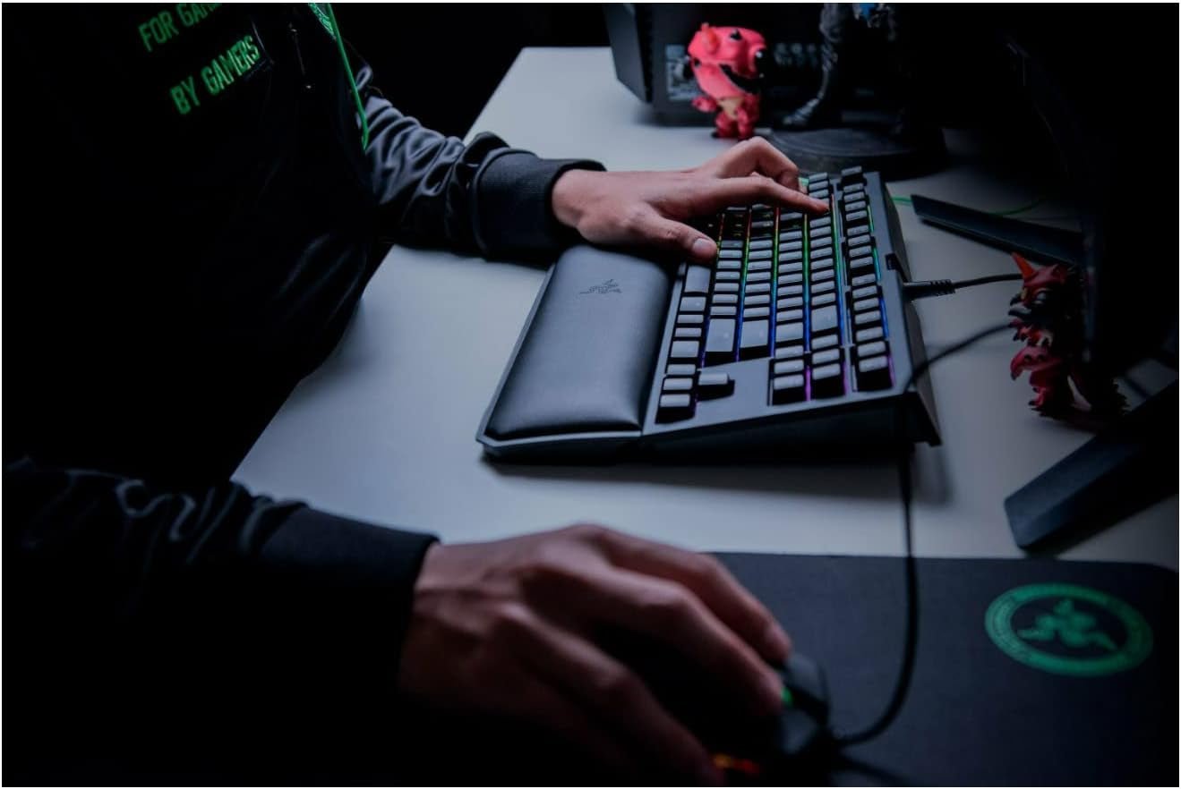 Blackwidow TE Chroma V2 TKL Tenkeyless Mechanical Gaming Keyboard - GadgifyLab